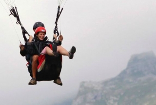 与 Tontons Volants 一起进行滑翔伞洗礼 